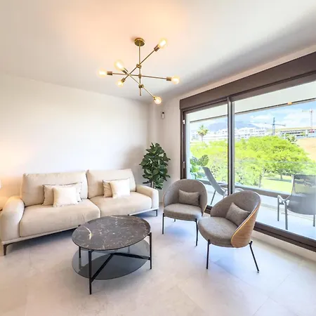 Hanami Mesas Homes A2 アパート